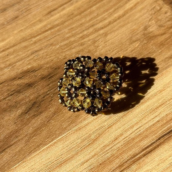 Handmade Beaded Floral Pattern Ring - Picture 5 of 7